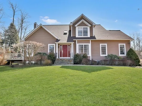 8 Caruso Pl, Armonk, NY 10504