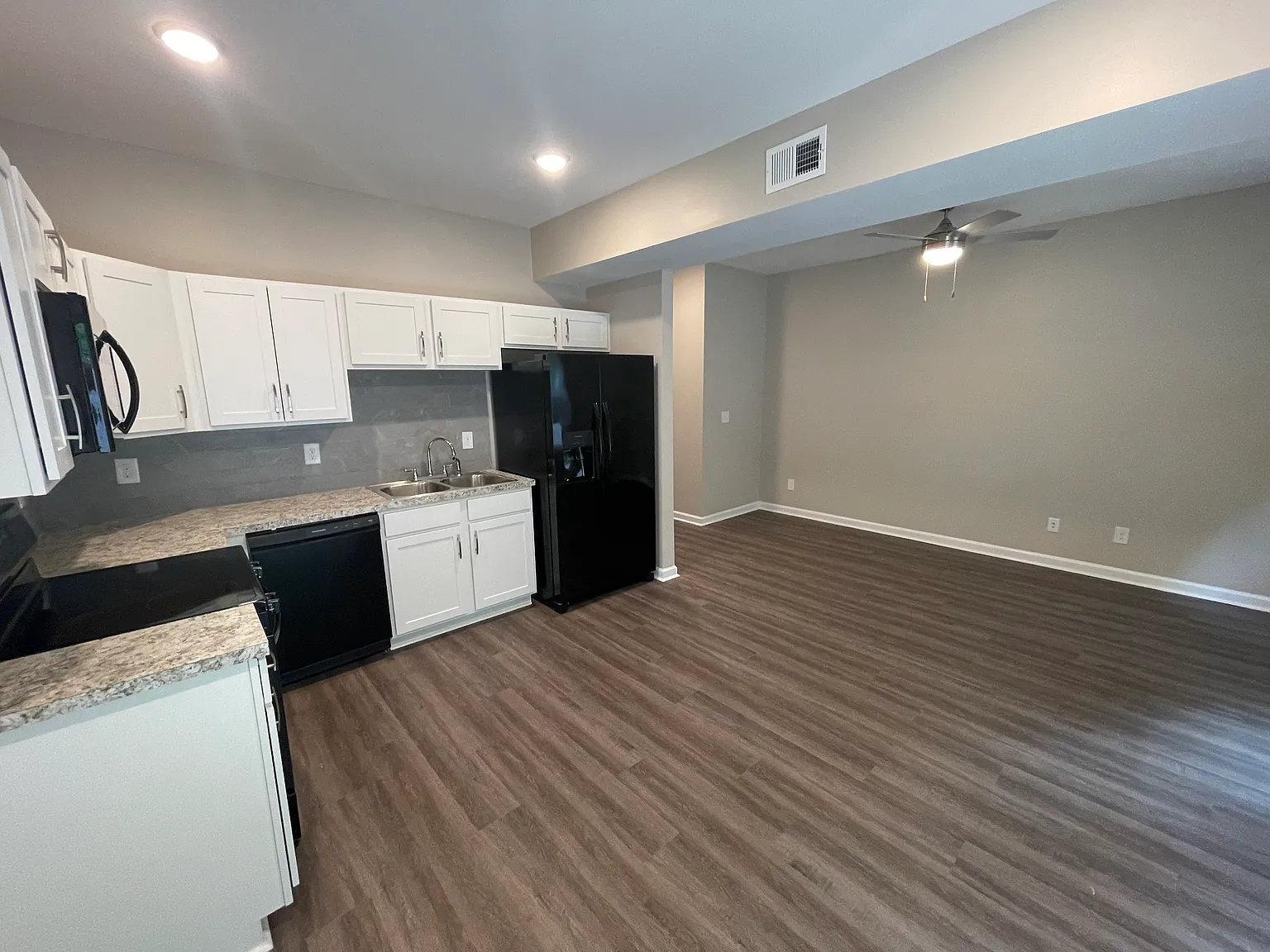 3 bed, 2.5 bath, 1140 sqft, $1,350 — Photo 3