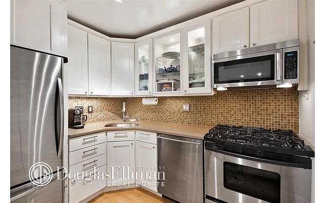 Sold by Douglas Elliman | media 8