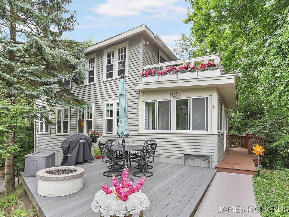 1st image of 36 Edwards Ave