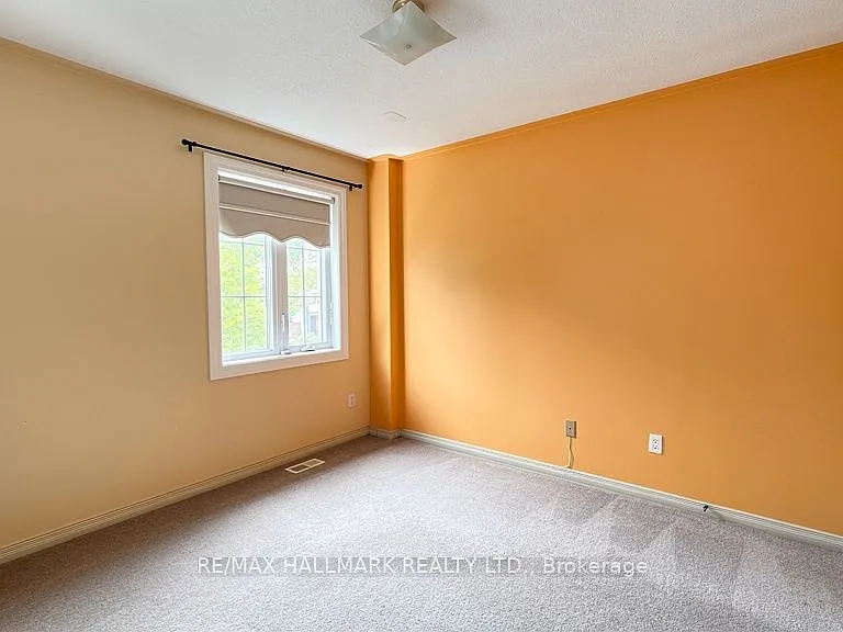 441 Heddle Cres N — Photo 13