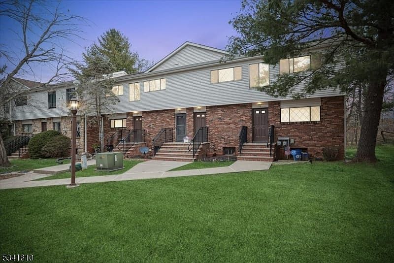 1st image of 899 Merritt Dr