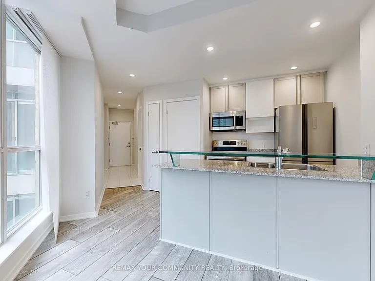 208 Queens Quay St W #2212 — Photo 5