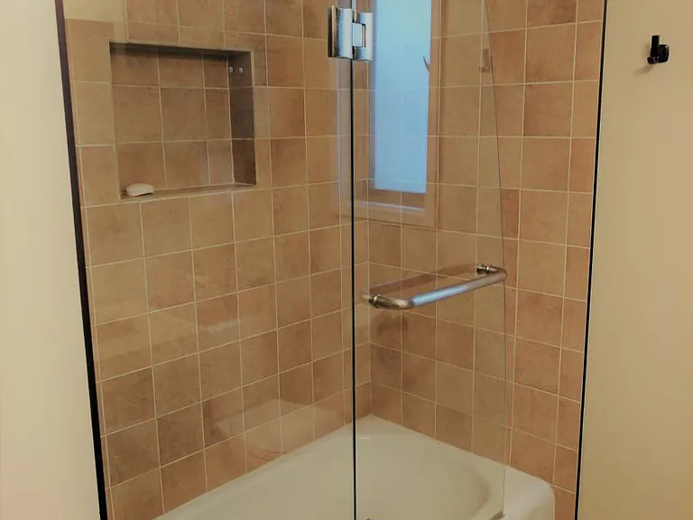 2nd Bath: Shower/Bath with built-in shelving
