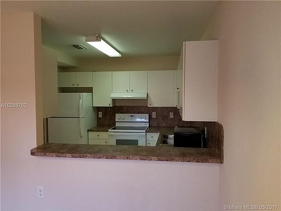 5th image of 1627 NW 18th St APT 403