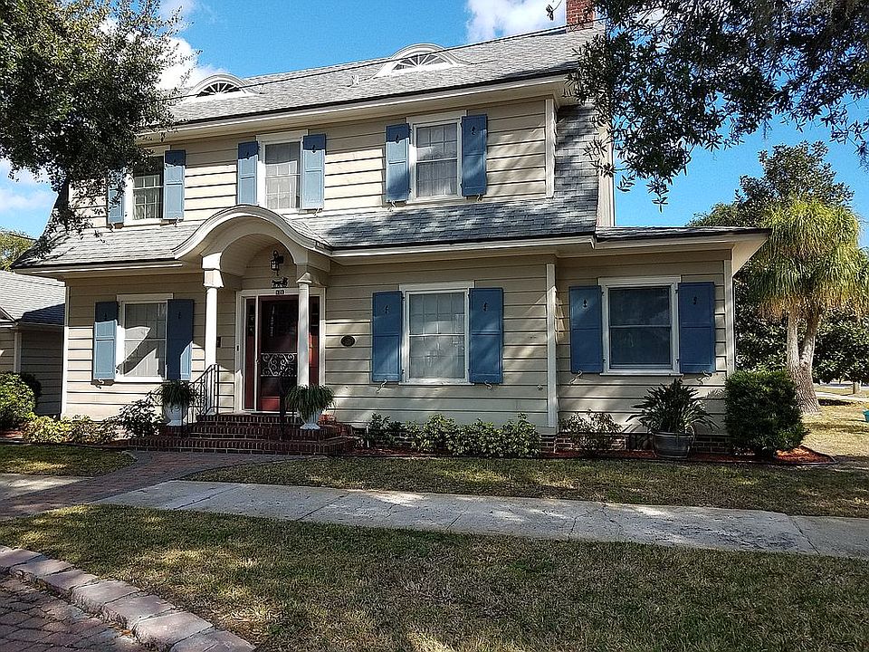 1st image of 821 Live Oak St