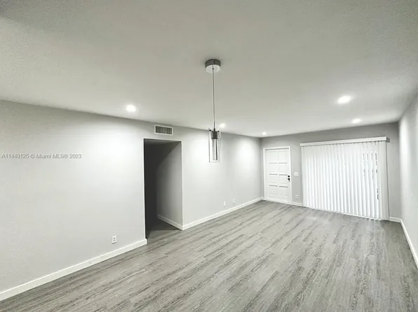 5379 SW 40th Ave APT 202, Dania Beach, FL 33314