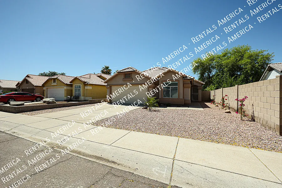 Beautiful 2 bedroom w/Den home, No HOA! in Peoria! — Photo 3