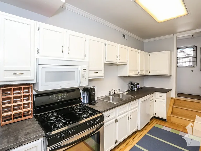 1851 N Lincoln Ave #3 — Photo 2