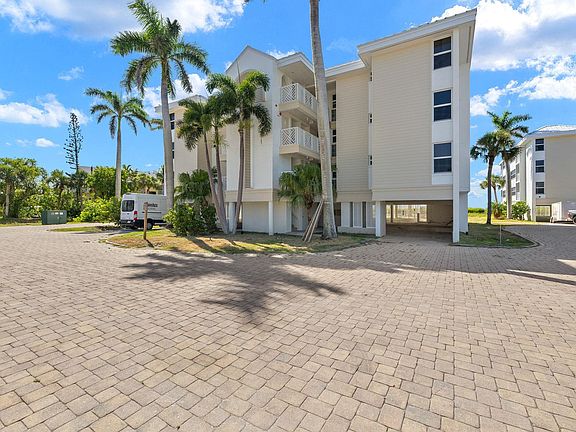 4th image of 635 E Gulf Dr Unit C301