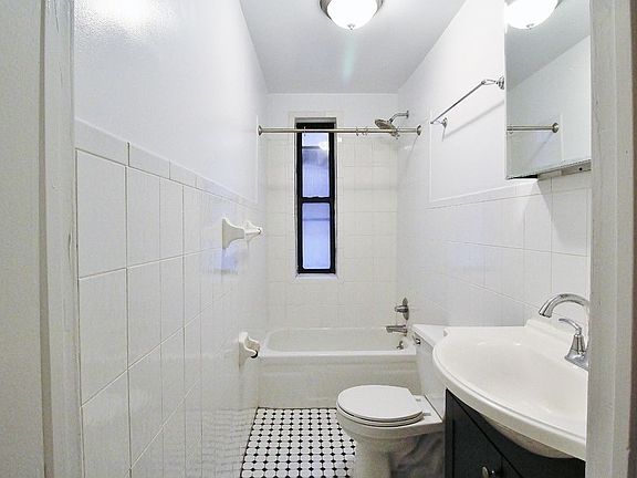 4th image of 25 Cornelia St APT 15