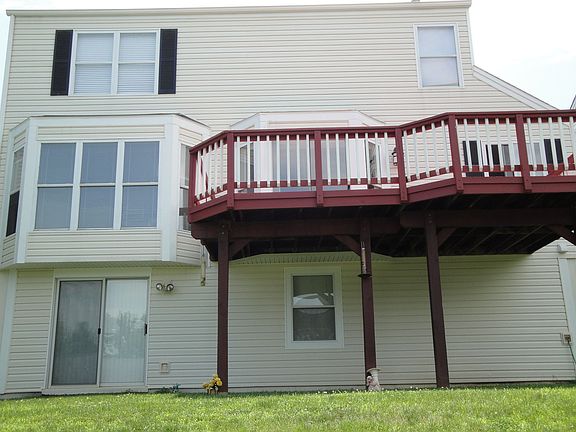 2 bay windows (living room and dining area)