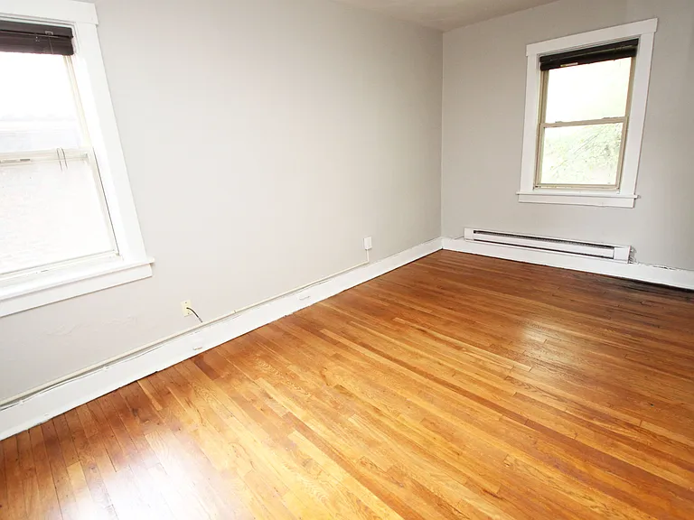 5625 Hobart St — Photo 9