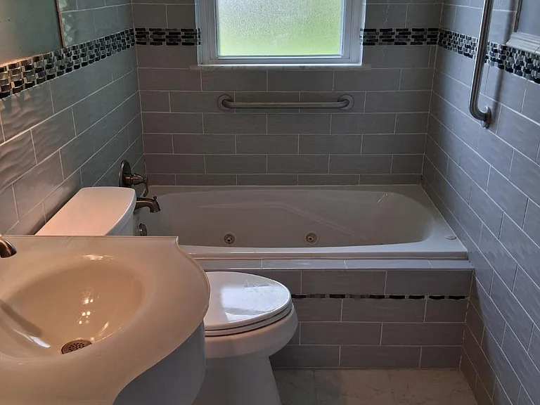 1312 Earlham Dr — Photo 4