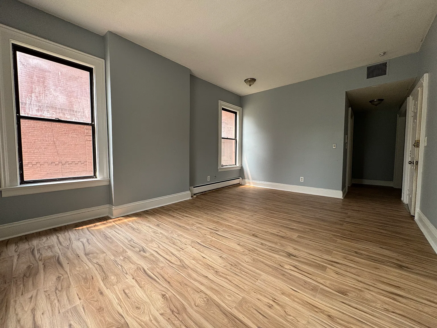 2 bed, 800 sqft, $1,375 — Photo 2