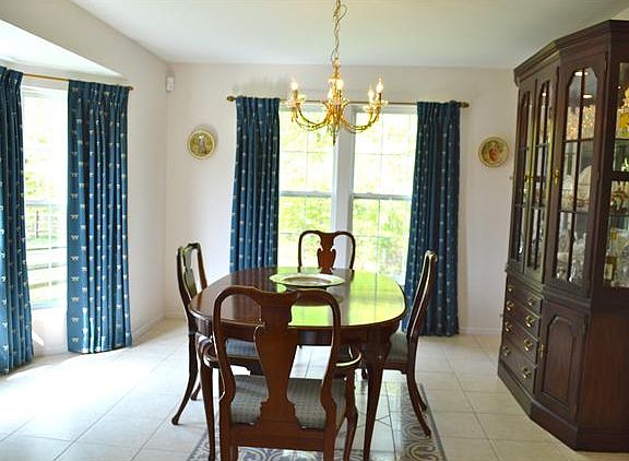 Bright dinning room