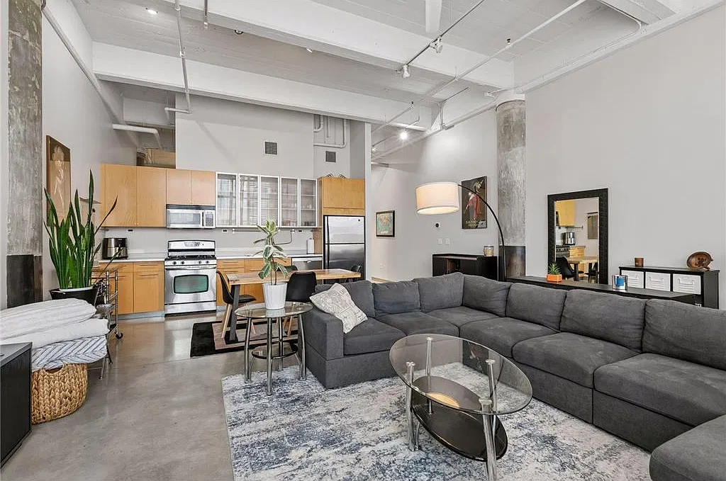 1 bed, 1010 sqft, $1,995 — Photo 1