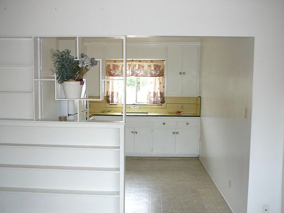 Livingroom to Kitchen
