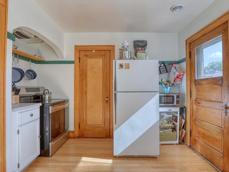 2078 Ludington Ave #UPPER — Photo 12