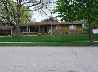 808 E Ridge Rd, Sioux Falls, SD 57105