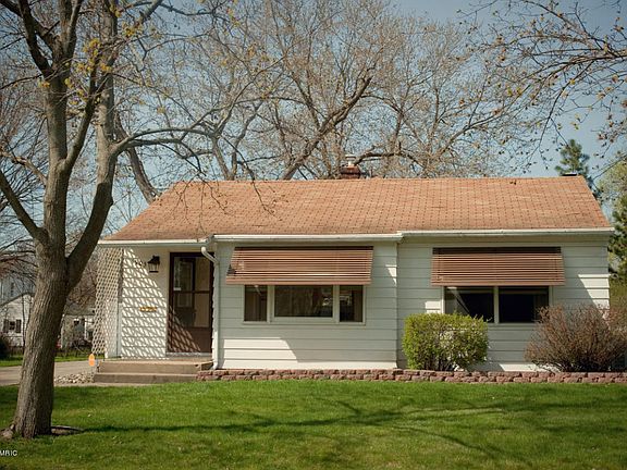 2nd image of 1903 Cambridge Dr