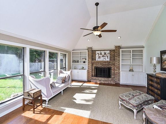 3rd image of 4703 Villa Vera Dr