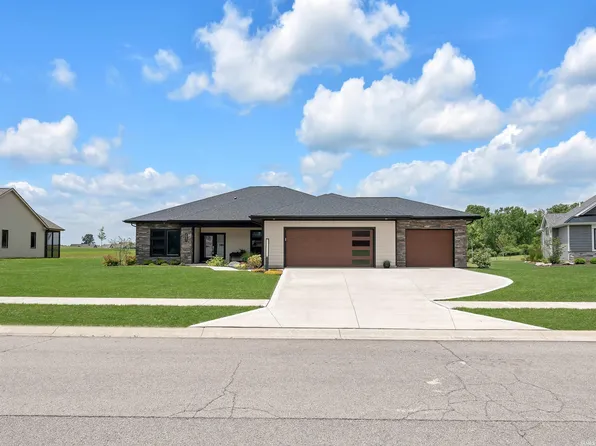 2021 Fairway Dr, Auburn, IN 46706