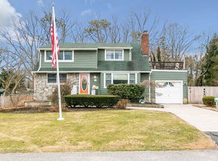 50 Stewart St, Bay Shore, NY 11706