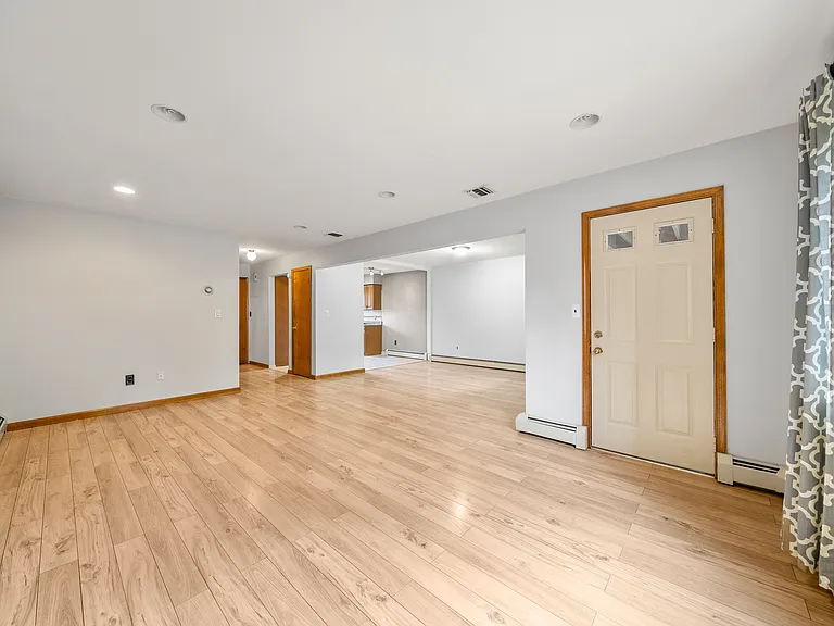 140 Allwood Rd #C — Photo 11