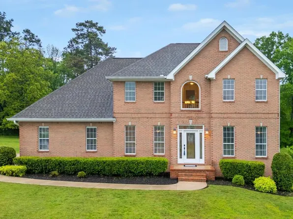 1413 Cambridge Point Dr, Hixson, TN 37343