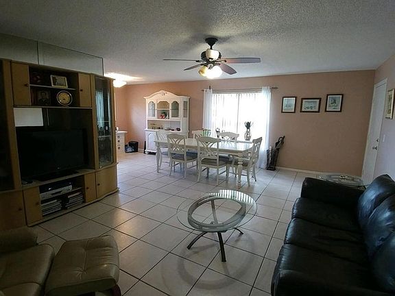 4th image of 4 Lake Vista Trl APT 101