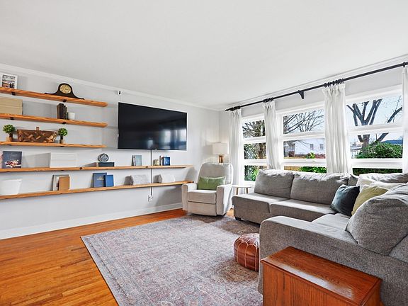 5th image of 104 Farmington Rd