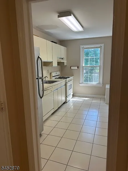 2 bed, 1.0 bath, 754 sqft, $2,200 — Photo 4