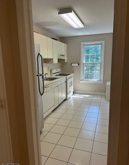 390 Morris Ave #20 — Photo 2