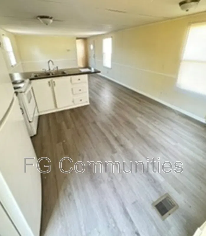 3 bed, 2.0 bath, $975 — Photo 3