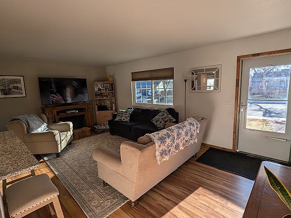 2nd image of 4488 N Lincoln Ave
