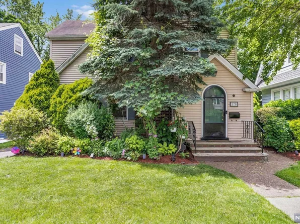 170 Carlton Ter, Teaneck, NJ 07666