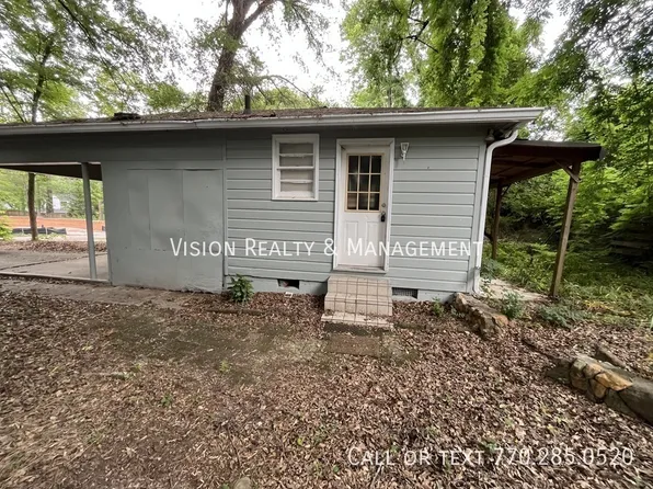 121 Howell Rd #B, Carrollton, GA 30117