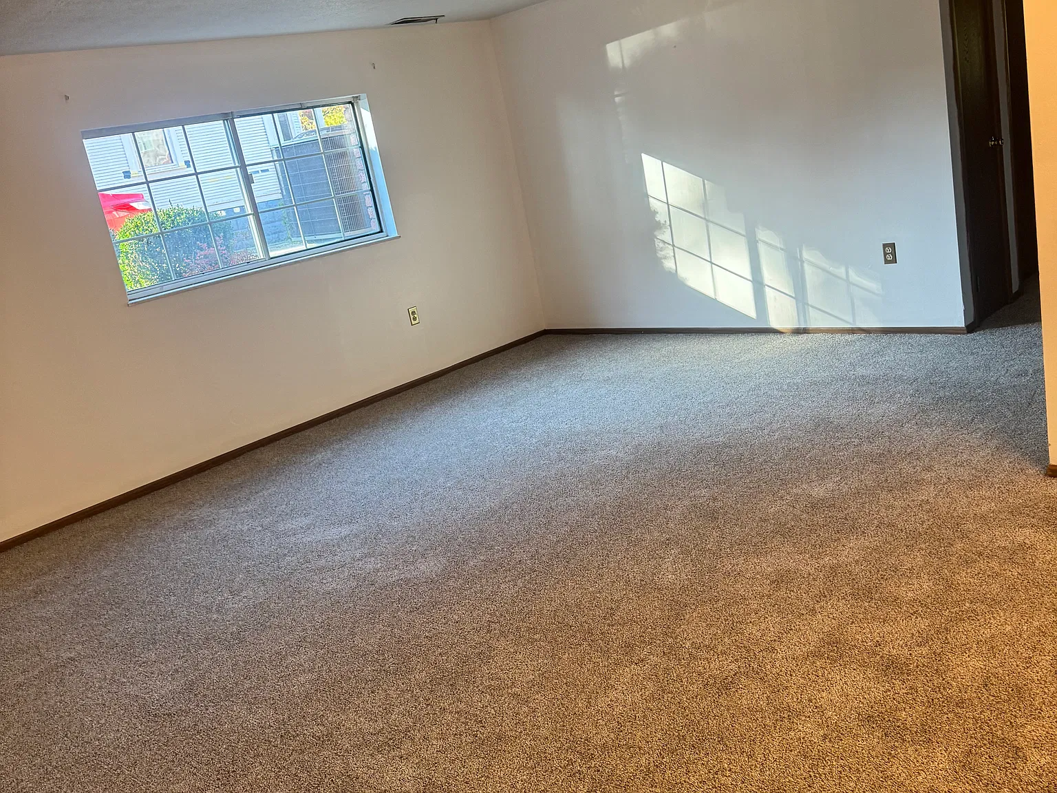 2 bed, 1.5 bath, 915 sqft, $900 — Photo 1