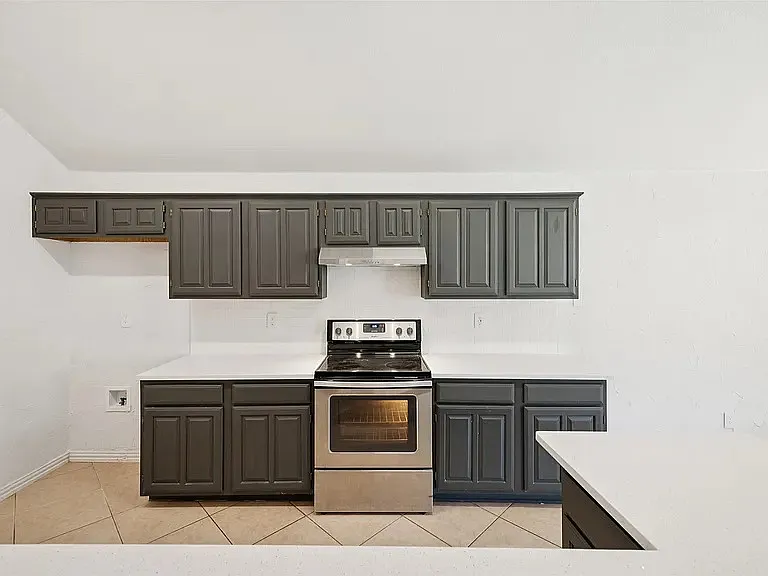 1016 Grand Central Pkwy — Photo 18