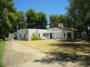 3rd image of 1042 E Buena Vista Dr
