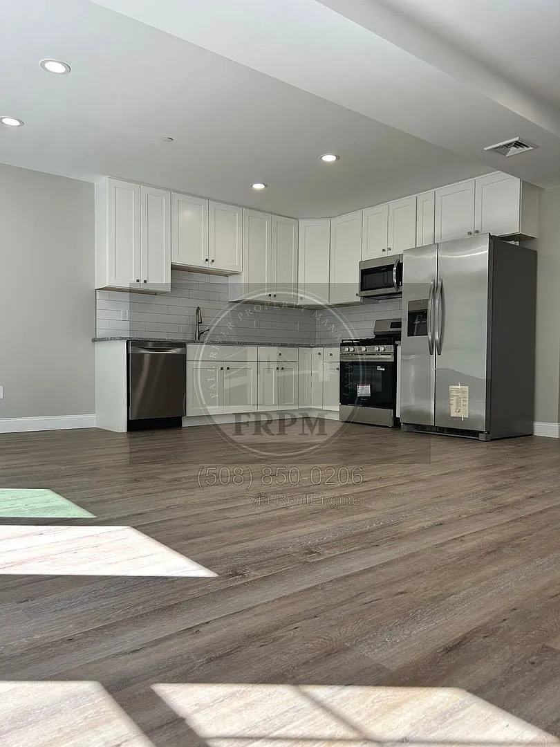 3 bed, 2.5 bath, 1672 sqft, $3,000 — Photo 2