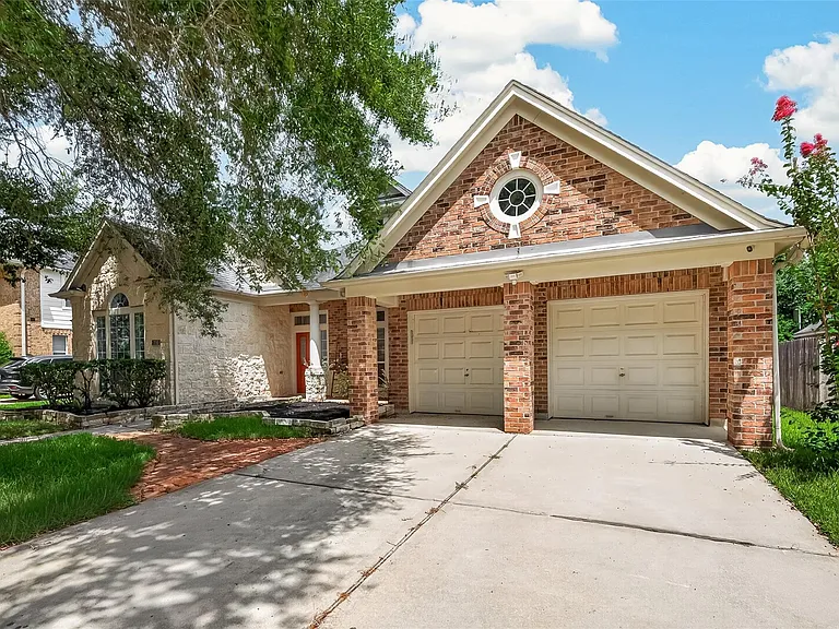 706 Silver Creek Cir — Photo 5