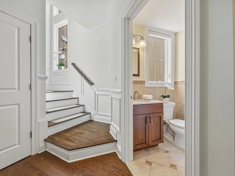 200 Laird Ave #204 — Photo 8