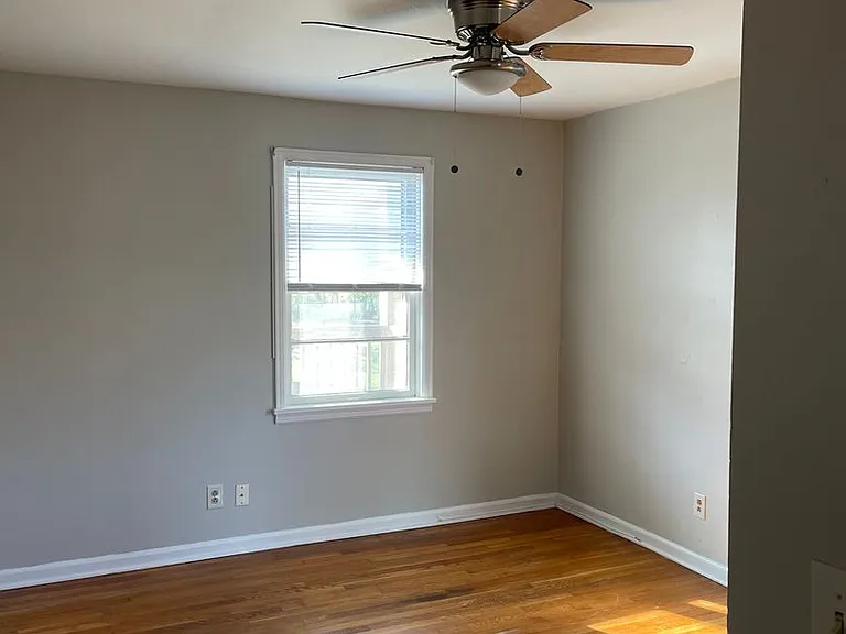 211 College Dr — Photo 23