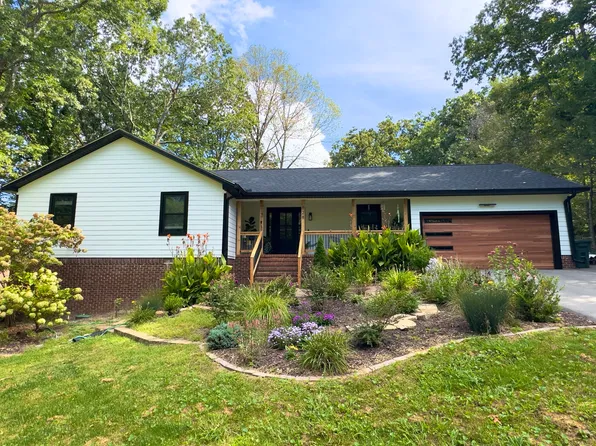 828 Murrell Rd, Signal Mountain, TN 37377