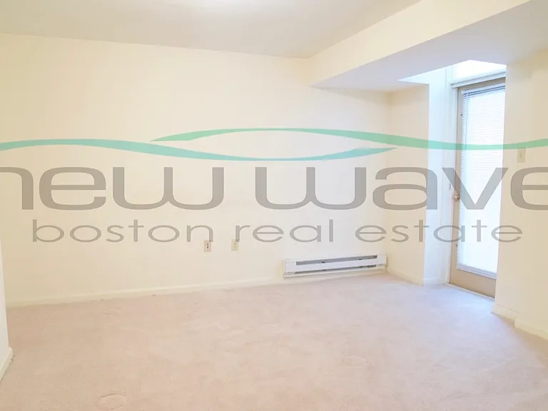 55 Queensberry St #A — Photo 3