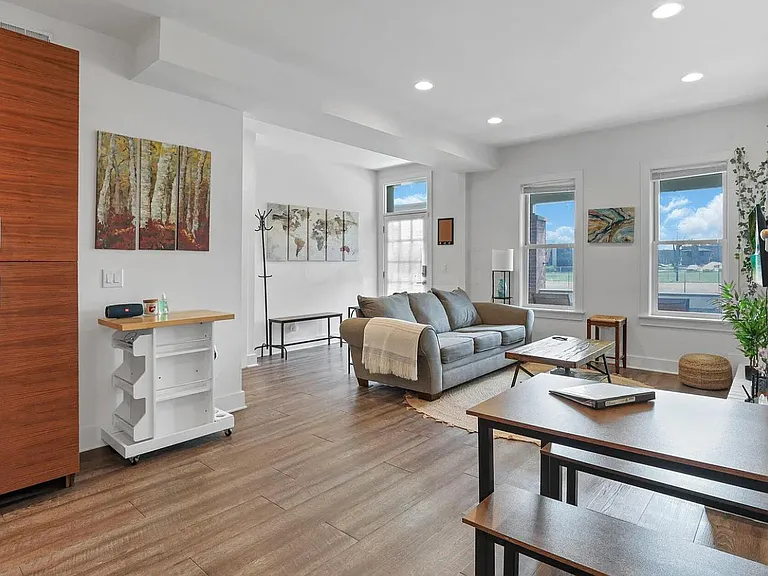 1504 Bryden Rd — Photo 17