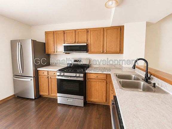 5th image of 312 Fieldstone Ct
