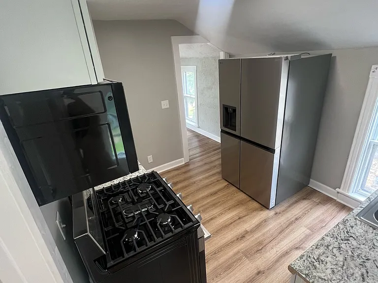 1411 Western Ave #2 — Photo 2